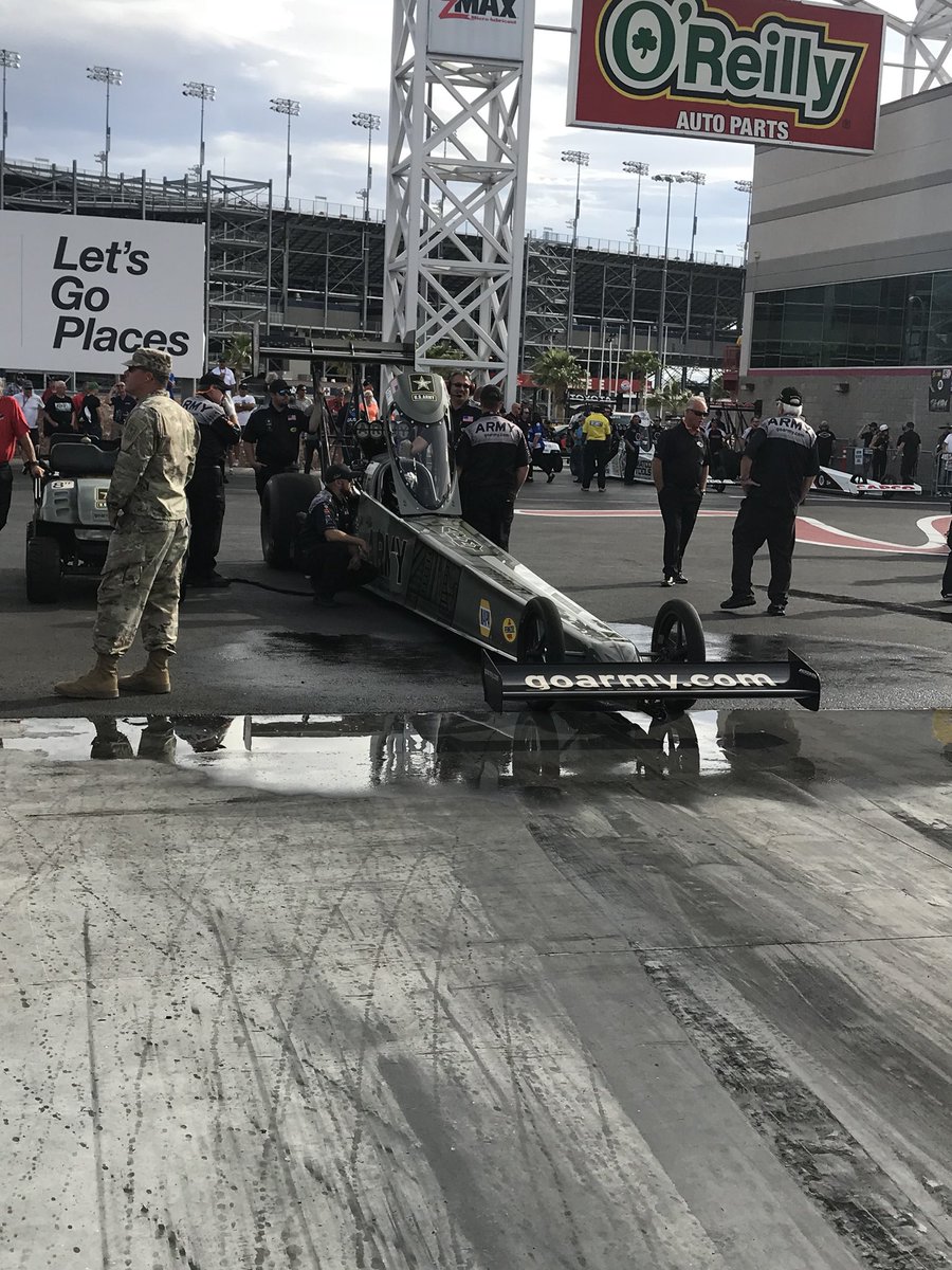 shoeracing's tweet photo. Time for Top Fuel! @TheSargeTF and the @ARMYRACING team are kicking things off! #armyracing #NHRAonFOX #Vegas4WideNats https://t.co/s1rNROPjfN