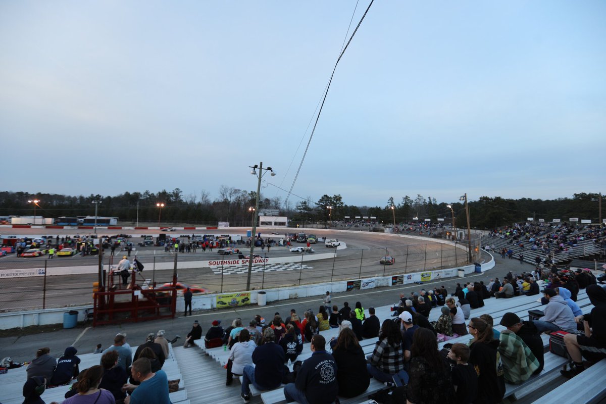 RacingVirginia's tweet photo. It's an absolutely perfect night for some racing @SouthsideSpeed https://t.co/YutMhszh5h