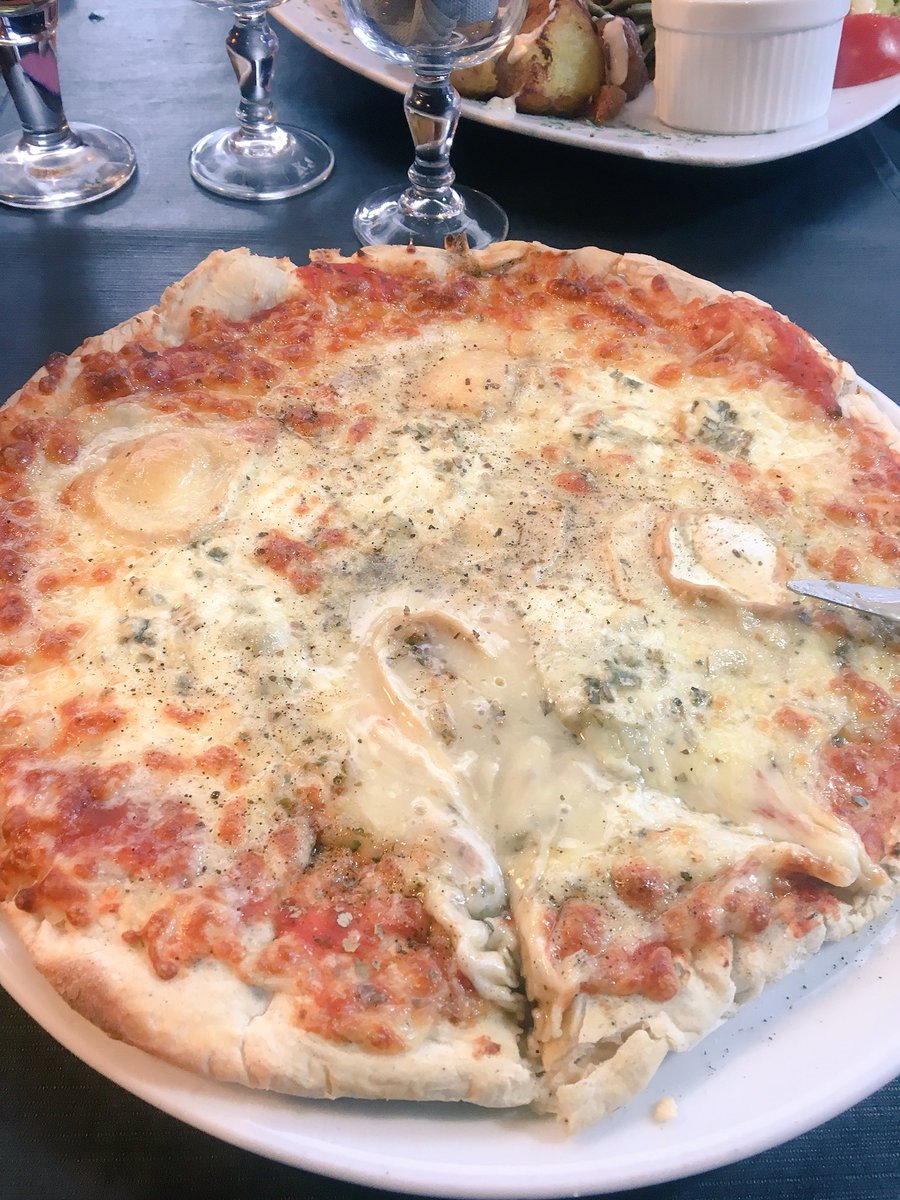 ItsCheeeseBitch's tweet photo. Would you like some dough with ur cheese 🧀 🍕 https://t.co/acqEOMcutq