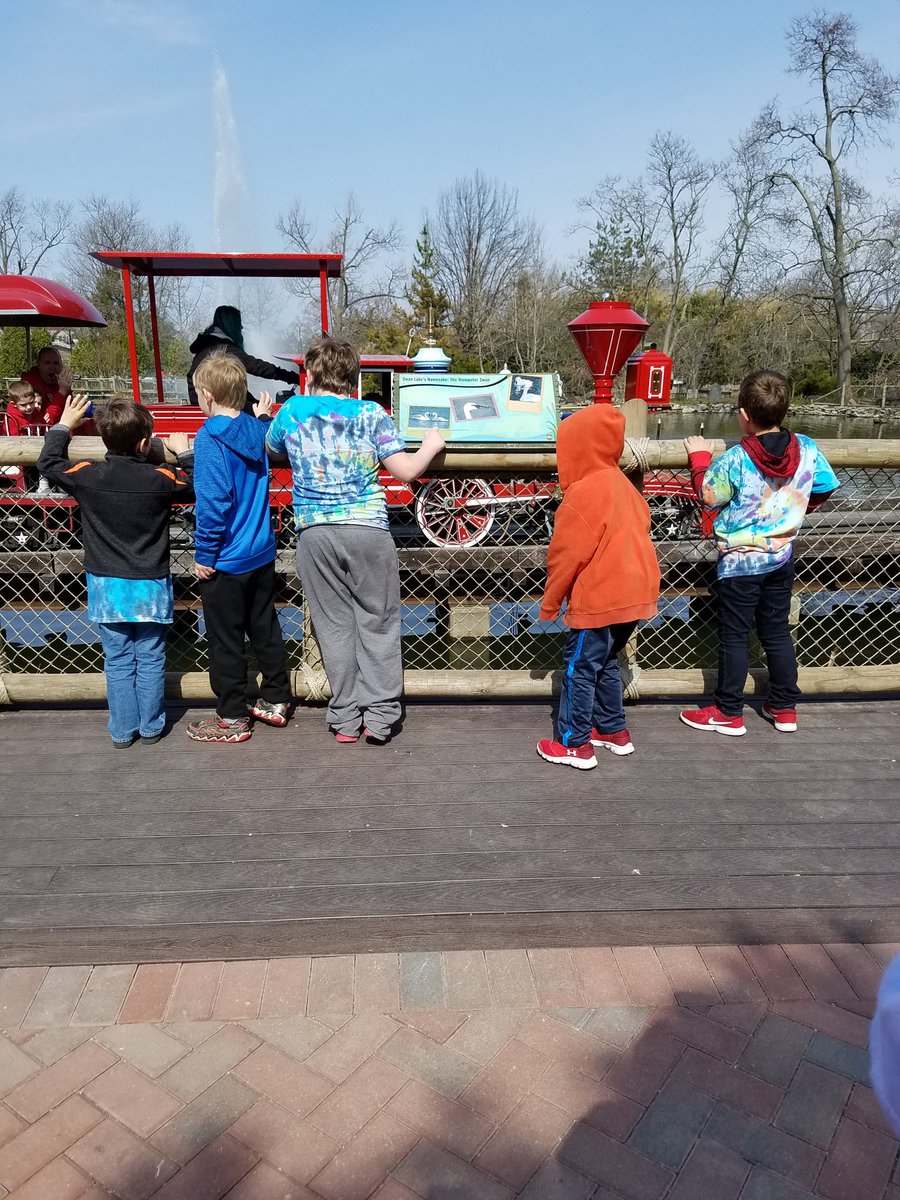 kassraines's tweet photo. What a great time we had at the zoo today!! #WeAreNR https://t.co/YwVBXd1KoA