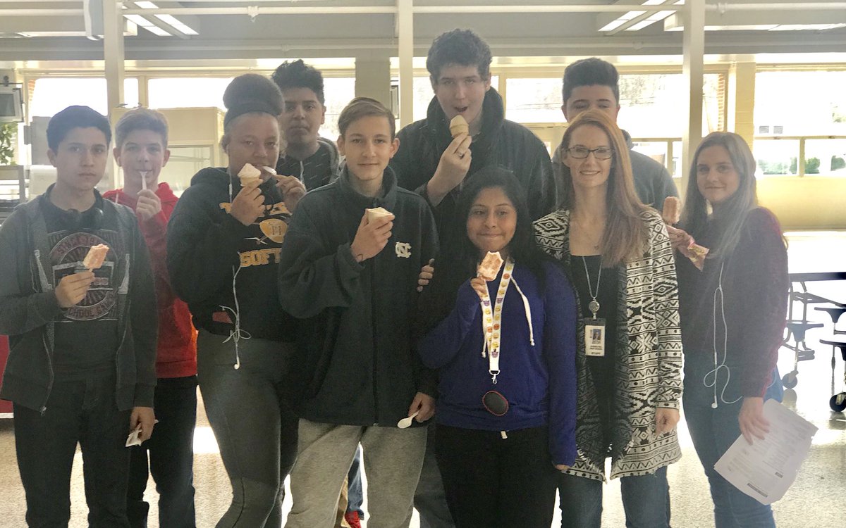 These guys needed more ice cream after all their hard work researching this week. The SH cafeteria staff is the best for opening up early for us. @SHHS_JCS <a href="/jcityTNschools/">JohnsonCitySchools</a>