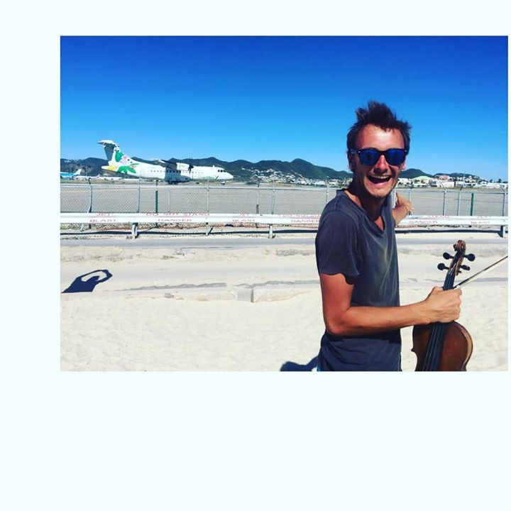 danhoddmusic's tweet photo. Aeroplanes with flowers on them; the sweet irony
🎻
.
.
.
.
.
#aeroplane #airplane #flowers #uvsunglasses #whitebeach #travellingmusician #photoshoot #beach #musiconthebeach #violinaround #violin #netherlandsantilles #frenchwestindies #simpsonbay #mah… https://t.co/L2Pz9VNjn8 https://t.co/cuG8nzYKjk