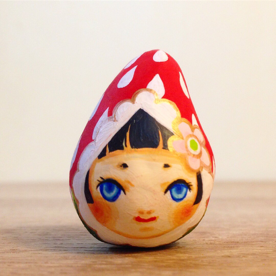 matkanode's tweet photo. #おきあがり小法師展覧会
顔だけシリーズ、苺のチコちゃん。
前から見ると女の子、上下ひっくり返して後ろから見ると苺です。
(martha)
#おきあがりこぼし #おきあがり小法師 #起き上がり小法師 #マトカノオド #matkanode #アトリエとギャラリーMoi #苺 #いちご #イチ#strawberry https://t.co/eeV5zRsLHE