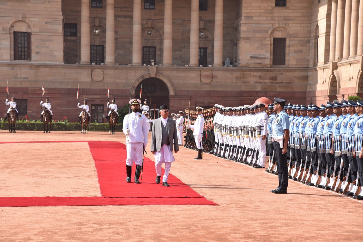IndianDiplomacy's tweet photo. #NeighbourhoodFirst
As Prime Minister K.P. Sharma Oli receives ceremonial welcome at @rashtrapatibhvn, take a look at the close #IndiaNepal ties, marked by unique relationship of friendship and cooperation
https://t.co/vnjro61rAb https://t.co/YyOYn6kfZE