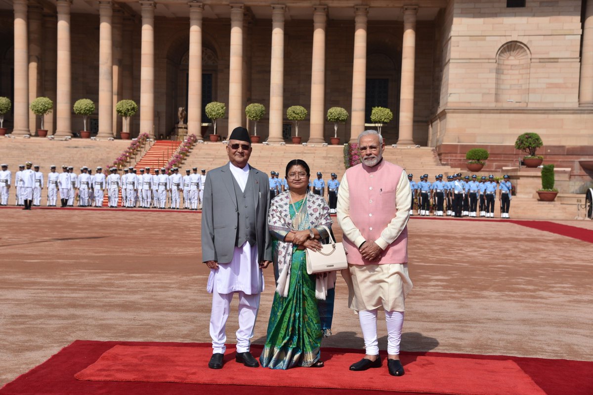 IndianDiplomacy's tweet photo. #NeighbourhoodFirst
As Prime Minister K.P. Sharma Oli receives ceremonial welcome at @rashtrapatibhvn, take a look at the close #IndiaNepal ties, marked by unique relationship of friendship and cooperation
https://t.co/vnjro61rAb https://t.co/YyOYn6kfZE