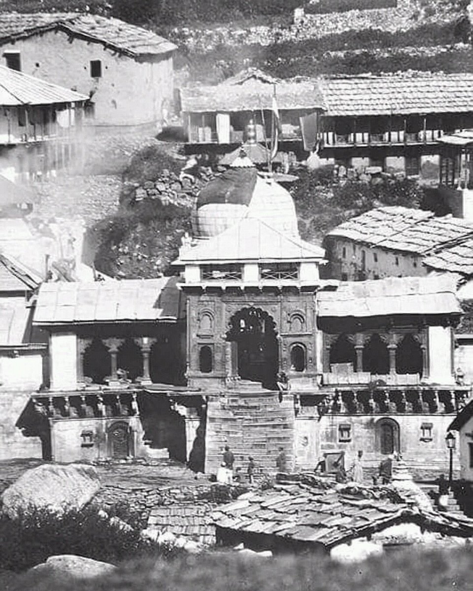 Uttarakhand_Now's tweet photo. बद्रीनाथ की पुरानी तस्वीर जो 1930-31 में फ्रैंक स्मिथ(ब्रिटिश)जो कि भारत के कामेट पर्वत के प्रथम पर्वतारोही रहे उन्होंने यात्रा के दौरान ली https://t.co/fI2UfDeAQQ