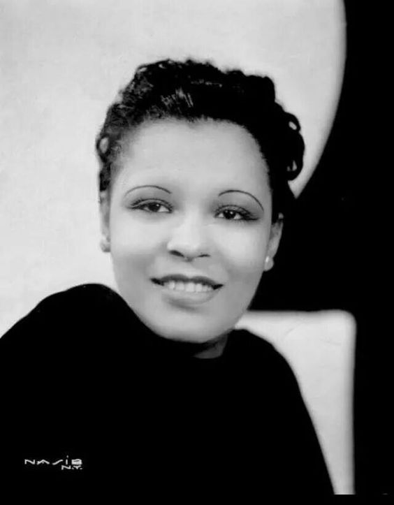 BillieHolidayHQ's tweet photo. #BillieHoliday was born April 7, 1915 in Philadelphia. In a mere 44 years she blessed us with a devotion to family, friends &amp; food, an abiding love for pets and an emotional depth to music that still lights the way 103 years on! Happy birthday Lady Day! 🎂 https://t.co/LP2EhDxRFN https://t.co/KM3lVy1otL