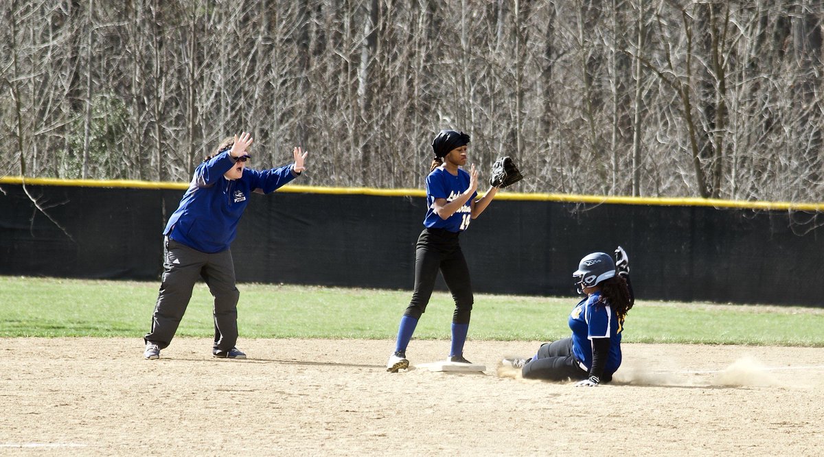 bjwardsports's tweet photo. @WiseSoftball coach putting in work. @WisePumaSports https://t.co/gQsbER03Ds