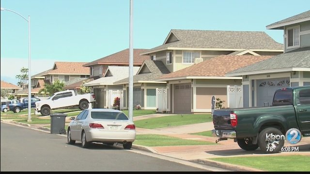 KHONnews's tweet photo. Kapolei residents frustrated with frequent fights, vandalism by students https://t.co/djitmBY6xs https://t.co/wHP6oiyNkG