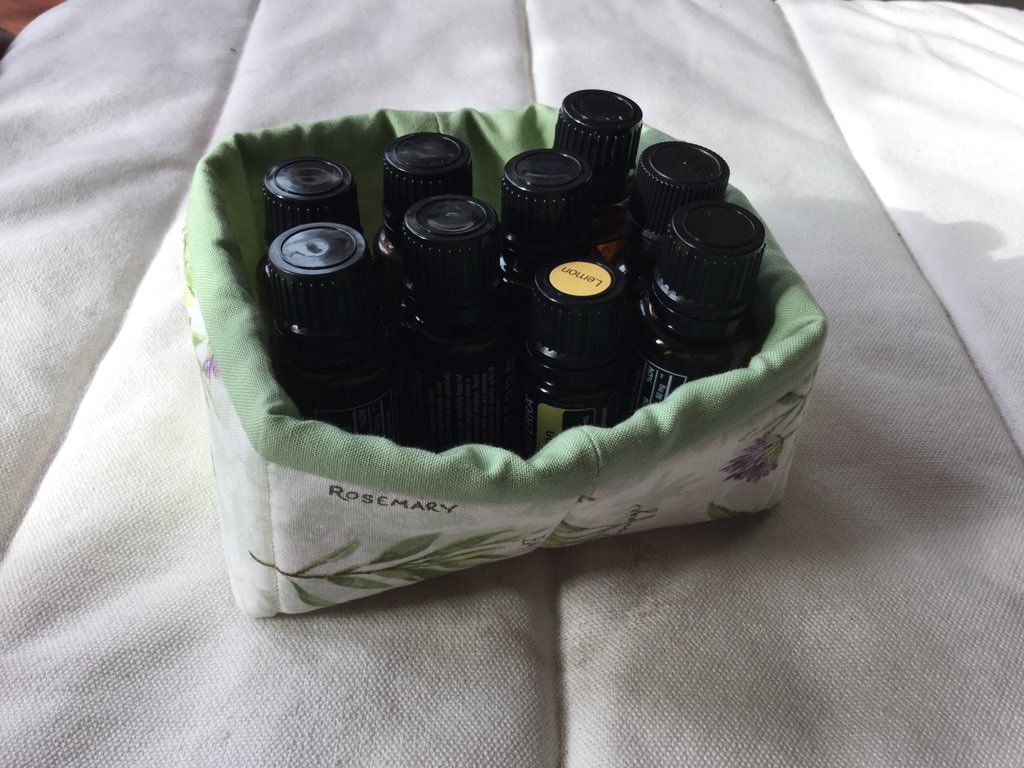 SandrineSthread's tweet photo. small rectangular essential oils basket, perfect for essential oils used in a kitchen. I have all my cleaning oils in one and the ones for my drinks in another ! available in my etsy store https://t.co/MdrkwBrcEt #essentialoils #smallbaskets https://t.co/uk2xIwBEE2