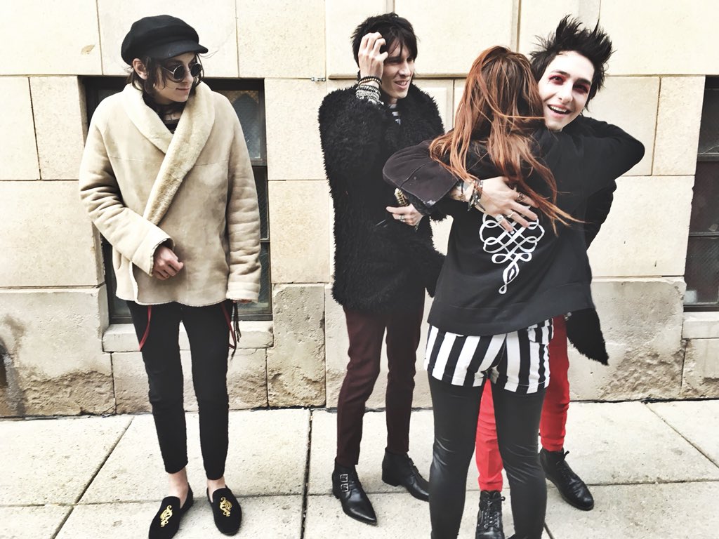 DarkNephi's tweet photo. I can’t thank @PalayeRoyale enough for tonight! @RemingtonLeith @SebastianDanzig @EmersonBarrett   Thankyou for being your selves and being so nice to talk to!! https://t.co/qArtkZOl9N