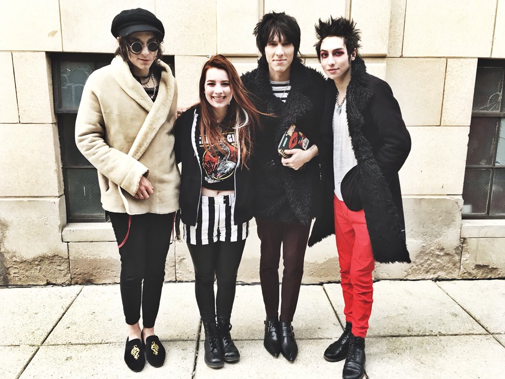 DarkNephi's tweet photo. I can’t thank @PalayeRoyale enough for tonight! @RemingtonLeith @SebastianDanzig @EmersonBarrett   Thankyou for being your selves and being so nice to talk to!! https://t.co/qArtkZOl9N
