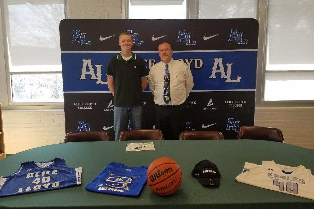 pdamron23's tweet photo. Congrats to @ColynSturgill for signing a letter of intent to play 🏀 at Alice Lloyd College! #eagles https://t.co/ELl0aBtZ0Y