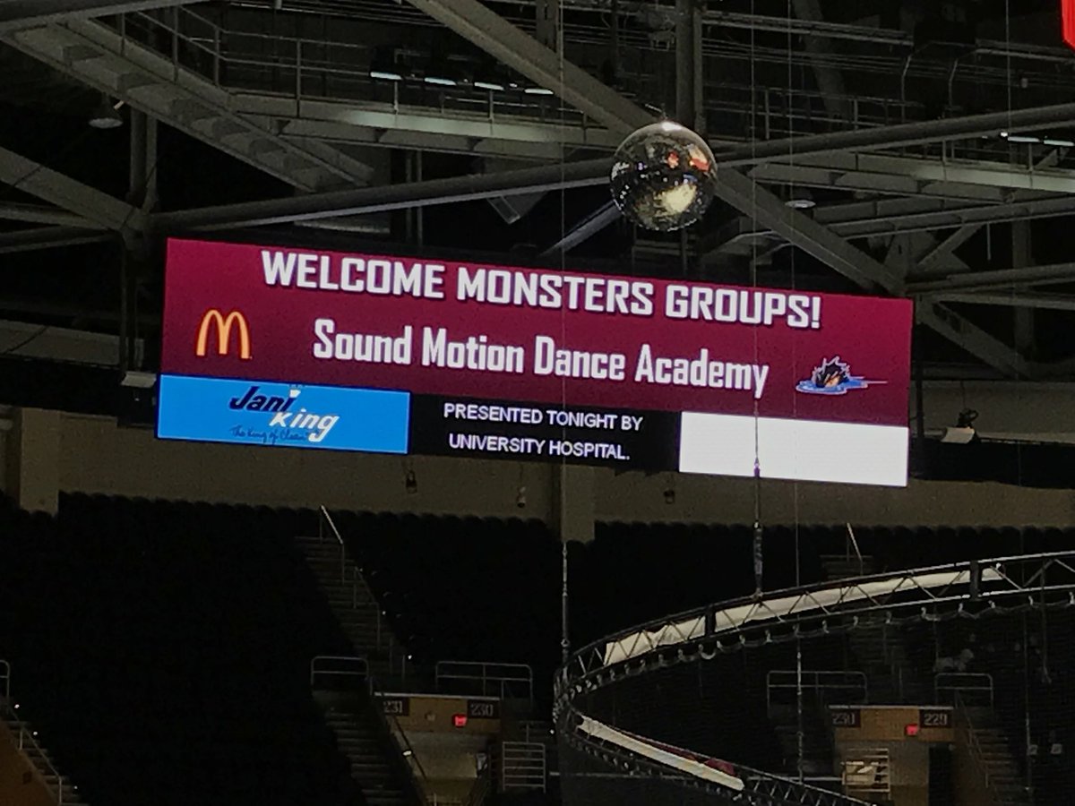 AllstarsSmda's tweet photo. Thank you @monstershockey for having us perform as tonight’s Spotlight Performers!!!! #EveryoneDances #OldSkool https://t.co/Nq18jfPnJ7