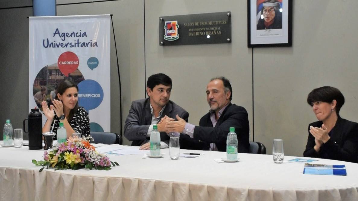 agenciaunipdas's tweet photo. ¡Estamos cumpliendo años!Hace dos años asumíamos el compromiso de posicionar a Posadas como una ciudad universitaria y acompañar a lxs estudiantes en su formación como profesionales. Seguimos trabajando día a día  para alcanzar este objetivo.
#Posadas #CiudadUniversitaria https://t.co/mIDA3dFgAN