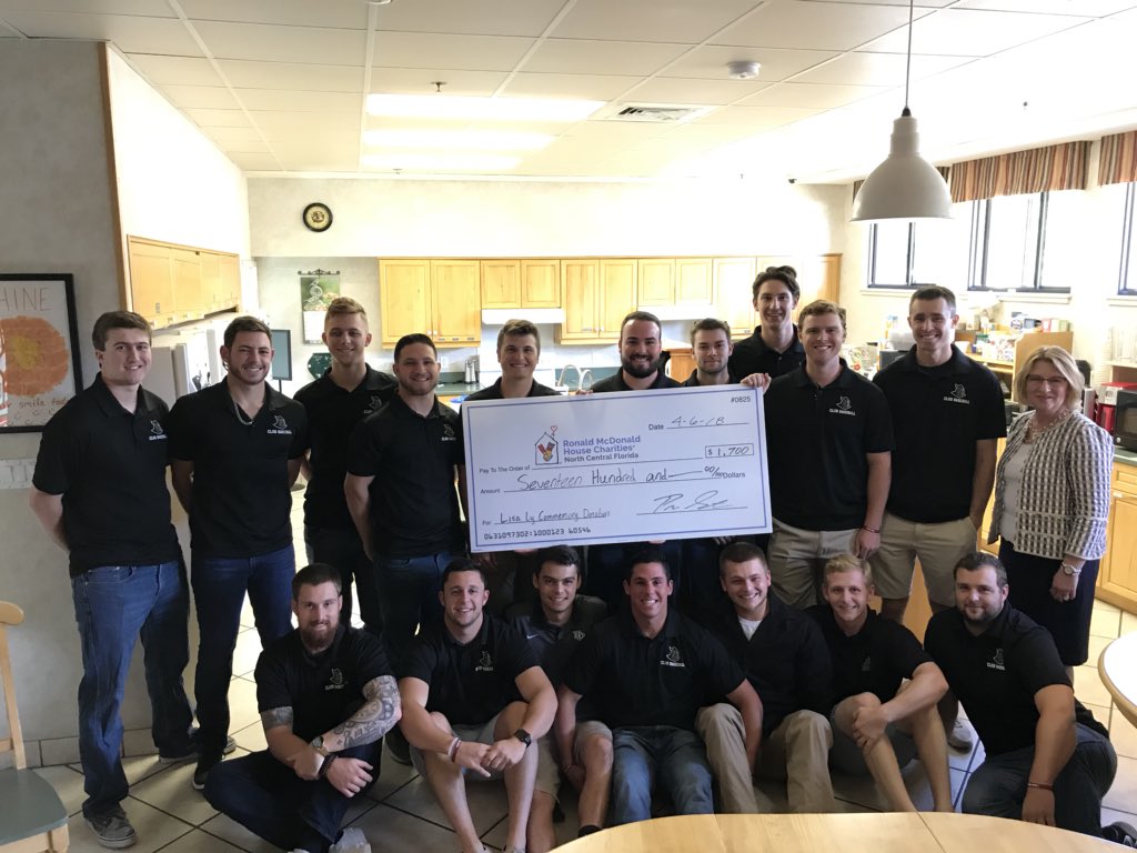 andrew_robineau's tweet photo. Always bigger than the game..... Humbled to have this opportunity to donate to an organization that Lisa volunteered her time to. Congrats to @PrestonVHS25 on fundraising this amount to donate to the Ronald McDonald House of Gainesville #loverecklessly https://t.co/mrCDEXIGAJ