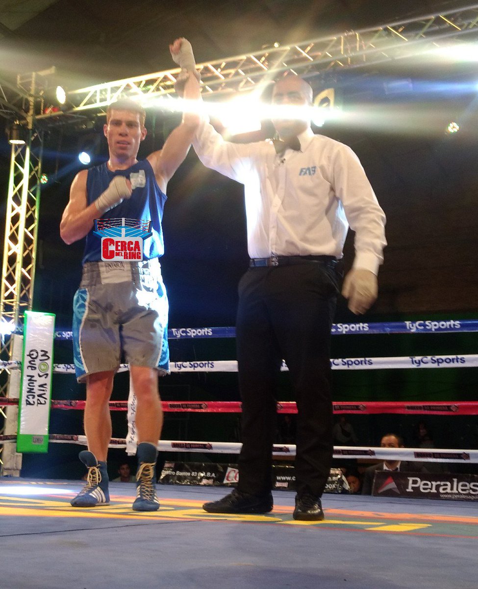 cercadelring's tweet photo. Primer combate amateur de la noche en el José María Gatica, en categoría 69kg #LuisComunale le ganó por puntos a #FacundoÁvila #CDREnTodosLados #CercaDelRing #CDREnElGatica https://t.co/GLMc2J9rpV
