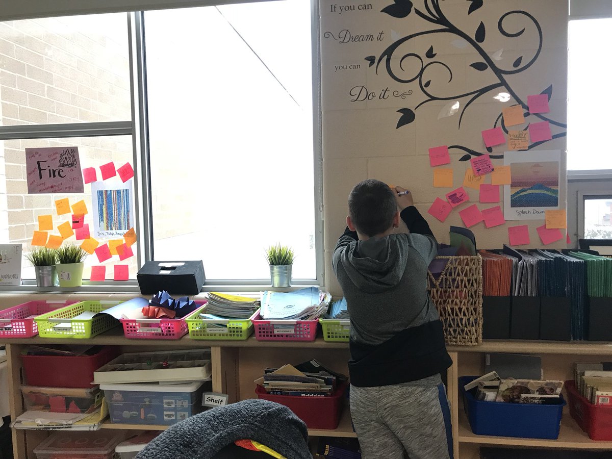 Lima18Miss's tweet photo. Today @MsNYarra students went on a Art Gallery Walk, exploring Alma Thomas art pieces.  @stalphonsaDP https://t.co/MPxB6i61tL