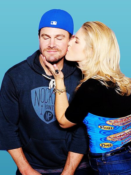 13PJMOON's tweet photo. [SCHEDULE] Heroes and Villains CHICAGO  | #Olicity and #OTA 📸

☆ Emily Bett &amp; Stephen Amell 》Photo Ops

●Saturday 》 3:25 PM
●Sunday 》 3:25 PM

☆ Emily Bett, Stephen Amell and David Ramsey 》Photos Ops

●Saturday 》2:55 PM
 ●Sunday 》2:55 PM https://t.co/wMjCHvmtXl