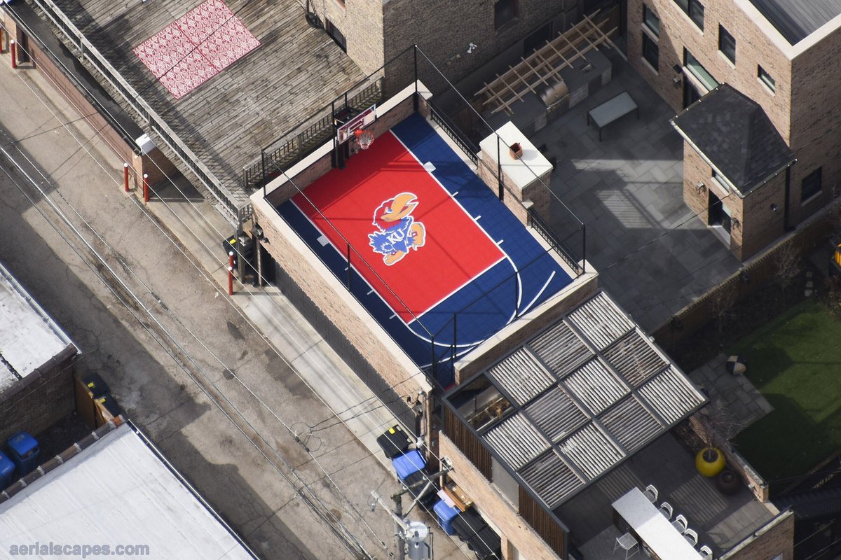 FansOfKU's tweet photo. This KU-themed basketball court was spotted near Wrigley Field in Chicago! https://t.co/KXnl6nKmyx