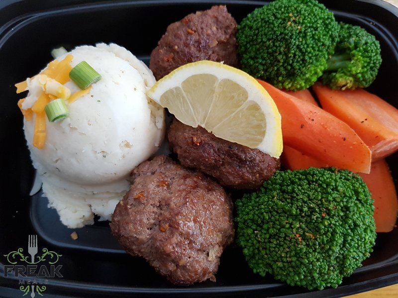 FreakMeals's tweet photo. Sometimes, a plain juicy meatball with our secret spices is just what your tummy craves .No sauces, no added calories. Lean ground beef meatballs with your choice of carb and veggies! Call, text or DM us today! 4034794653 #yyc #gym #mealprep #cbbf #physique #bodybuilding https://t.co/46JZUmjJj6