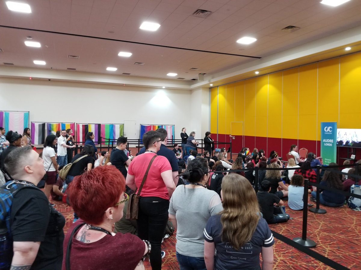 BonusBlanket's tweet photo. Overflow!
Cuz we love thos show 
#WynonnaEarp #clexacon2018 https://t.co/rqEf5QHBVu