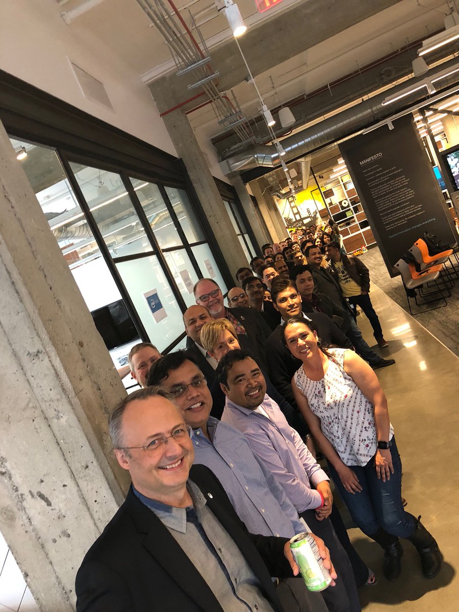 tonylaanan's tweet photo. Our San Francisco colleagues representing careers spanning from 23 years to 4 days! 
@CapgeminiNA
#LifeAtCapgemini
#CapgeminiConnects
#FunMakesWorkBetter https://t.co/vYTCDTj0MM