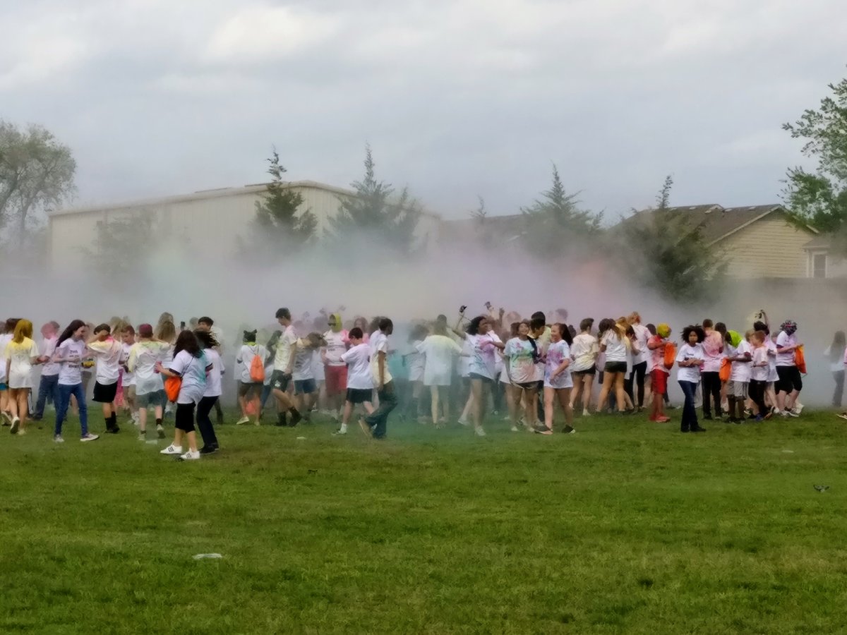 sriley1515's tweet photo. @TimberviewMS @anythonwins
We had a BLAST at Timberview Middle School today!! Our Color Battle was the perfect ending to an awesome fundraiser.
#anython #GameOnTMS #TMSLearns https://t.co/0YG4D4m6LG