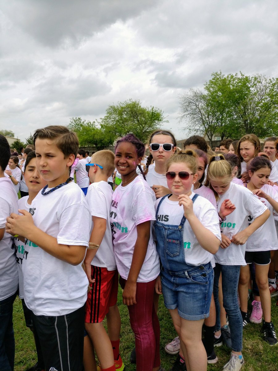 sriley1515's tweet photo. @TimberviewMS @anythonwins
We had a BLAST at Timberview Middle School today!! Our Color Battle was the perfect ending to an awesome fundraiser.
#anython #GameOnTMS #TMSLearns https://t.co/0YG4D4m6LG