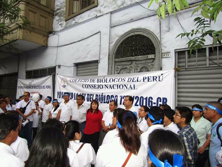 maocmar26's tweet photo. Luchando por un derecho #BiologosDelPeru @congresoperu @noticias_tvperu  @elcomercio_peru  @peru21noticias https://t.co/AeCbsnUHlL