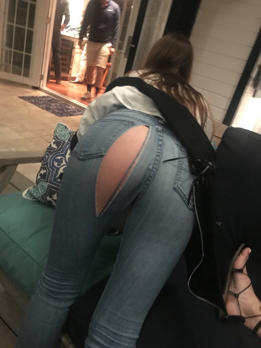 ceeeeps's tweet photo. Crack one open and find your beach @rag_bone wtf https://t.co/Gs88S3Hh6g