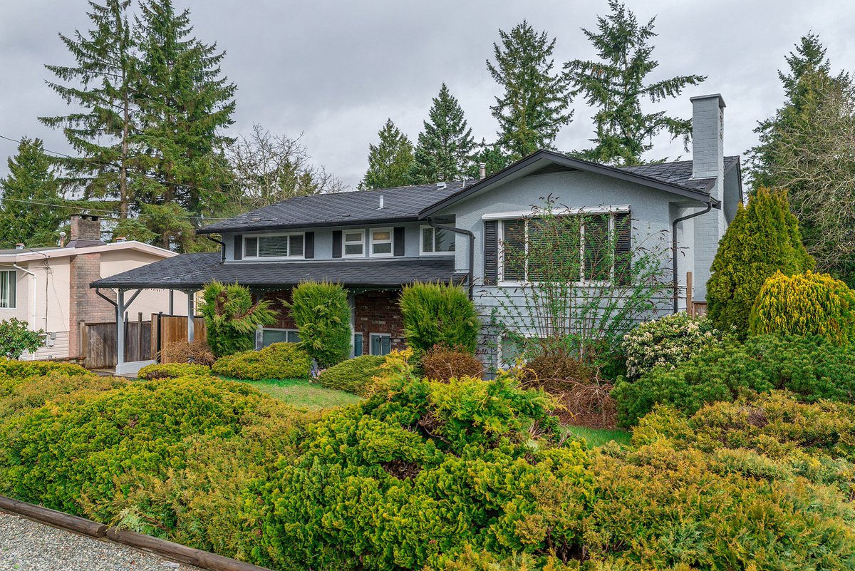 GuielTaryn's tweet photo. New Listing📍North Surrey 4 bed 4 bath with suite. Huge yard, detached garage and media room. Don't miss out. Contact us today 778.899.0407 #property #reator #houseforsale #DreamHome #northsurrey #forsale #teamguiel https://t.co/rGotmR6zcx