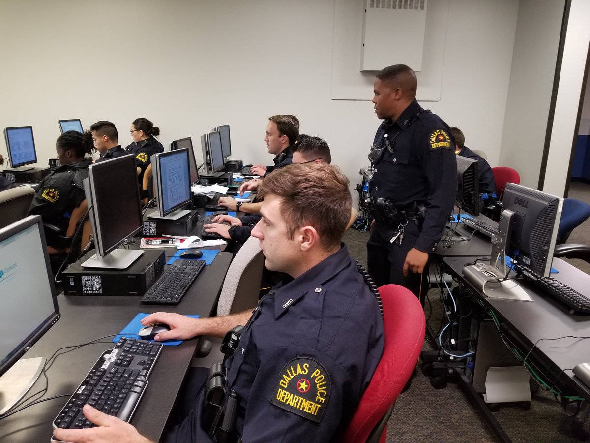 DPDAcademy's tweet photo. #DPDClass357 Situation Simulation report writing. #OurExcellenceBeginsWithYou @DPDRecruiting @DallasPD @ChiefHallDPD @AShawDPD @DPDHumphrey https://t.co/ZFQNWzP6Ek