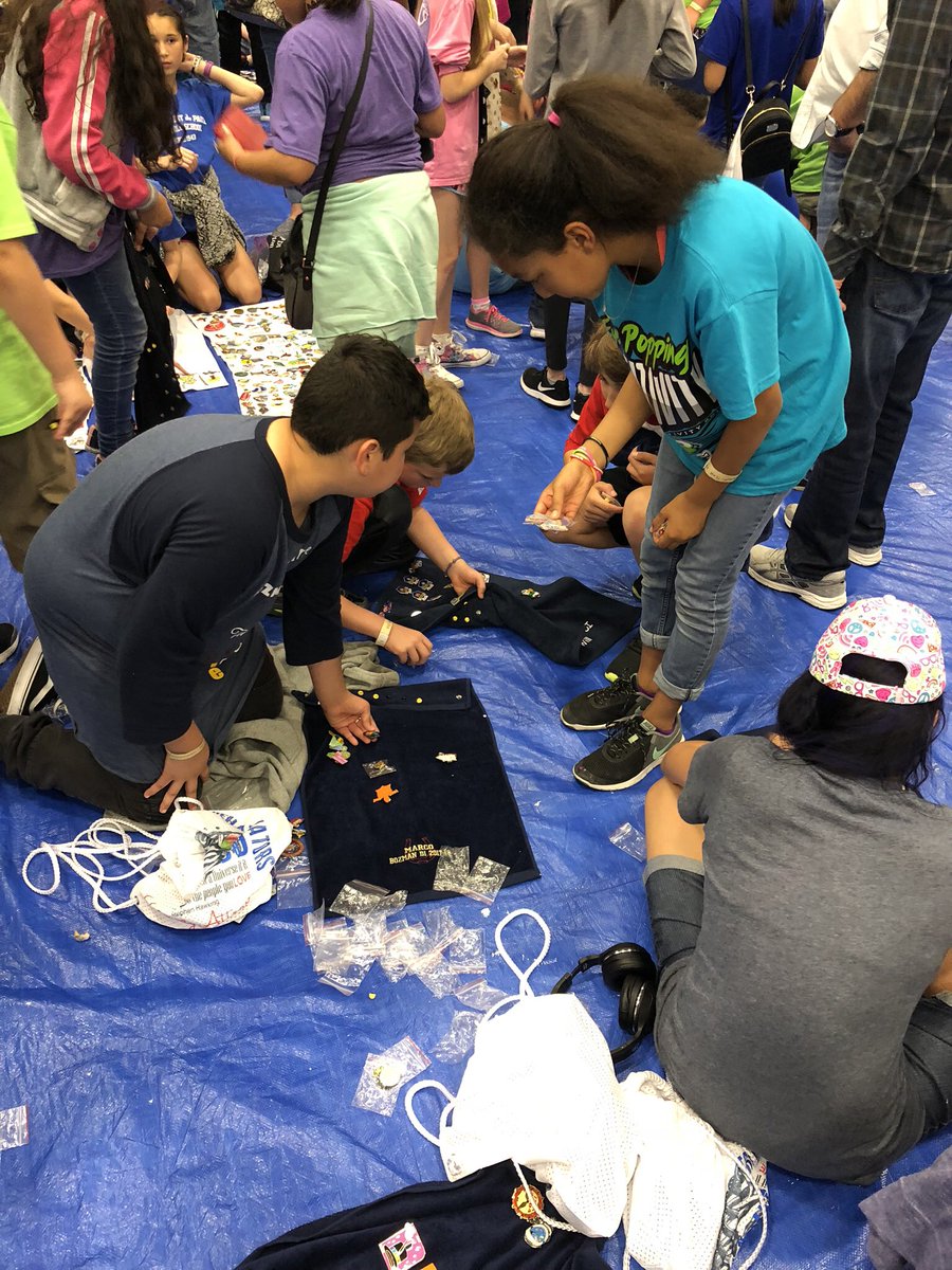 bozmanlitcoach's tweet photo. The art of the deal! #hawkinators @bozmanbroncos #idodi https://t.co/DIhLDKhnty