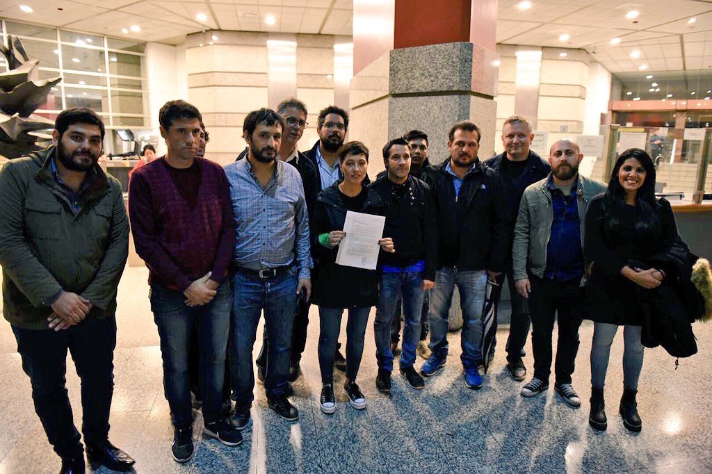 MiguelFunesA's tweet photo. Junto a dirigentxs sindicales de la CGT y @CTAok , legisladores Nac, Prov, de CABA y Concejales de @UniCiudadanaAR entregamos una nota en @CancilleriaARG dirigida a @JorgeFaurie para que convoque a sesión extraordinaria a Jefxs de Estado de @unasur #LulaLivre @LulapeloBrasil https://t.co/8FVKAPkilA