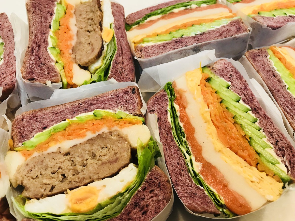 丹波カレー かくたに En Twitter ブルーベリーデニッシュ食パンで サーモンサンドとハンバーグサンド試作しましたー O サンドイッチ王子 京都 萌え断 わんぱくサンド 野菜たっぷり