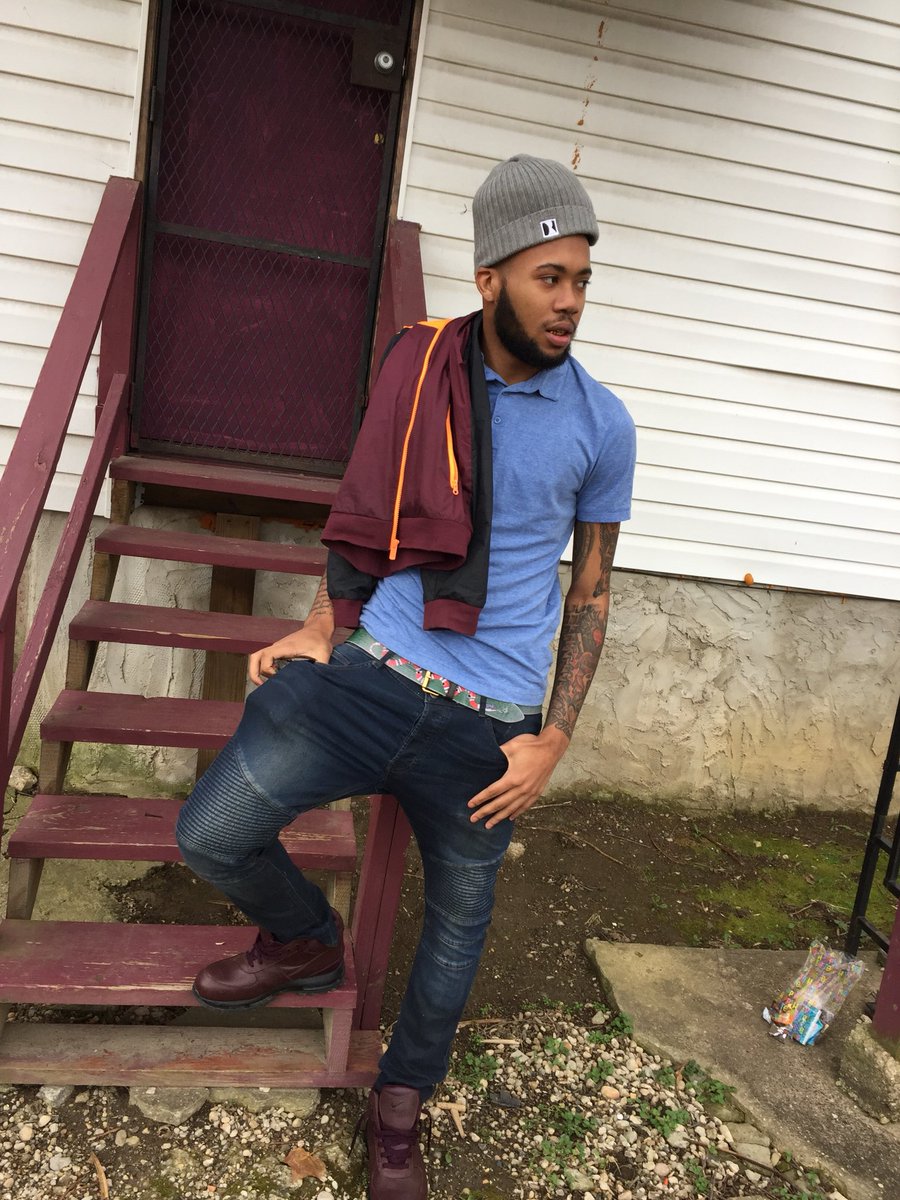 410_mello's tweet photo. They wanna see me fall like the New Year's Eve ball 🤣🤣... Happy 20th 🅱️day to me 🎉🎈🎈 #DubCluB ♈♈😈
#freeSterlo❤️ #LLLia #ripLilRandy💉 #freeLorHoward🥊 https://t.co/hFO1YZvUkn
