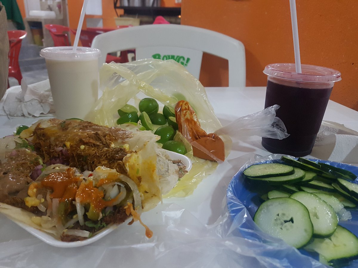 Saraim_M's tweet photo. Muñecas 🌯😍 y #limones 🍋#porquea $42 el kilo 🤣🤣🤣 https://t.co/nhHRaKjbFn