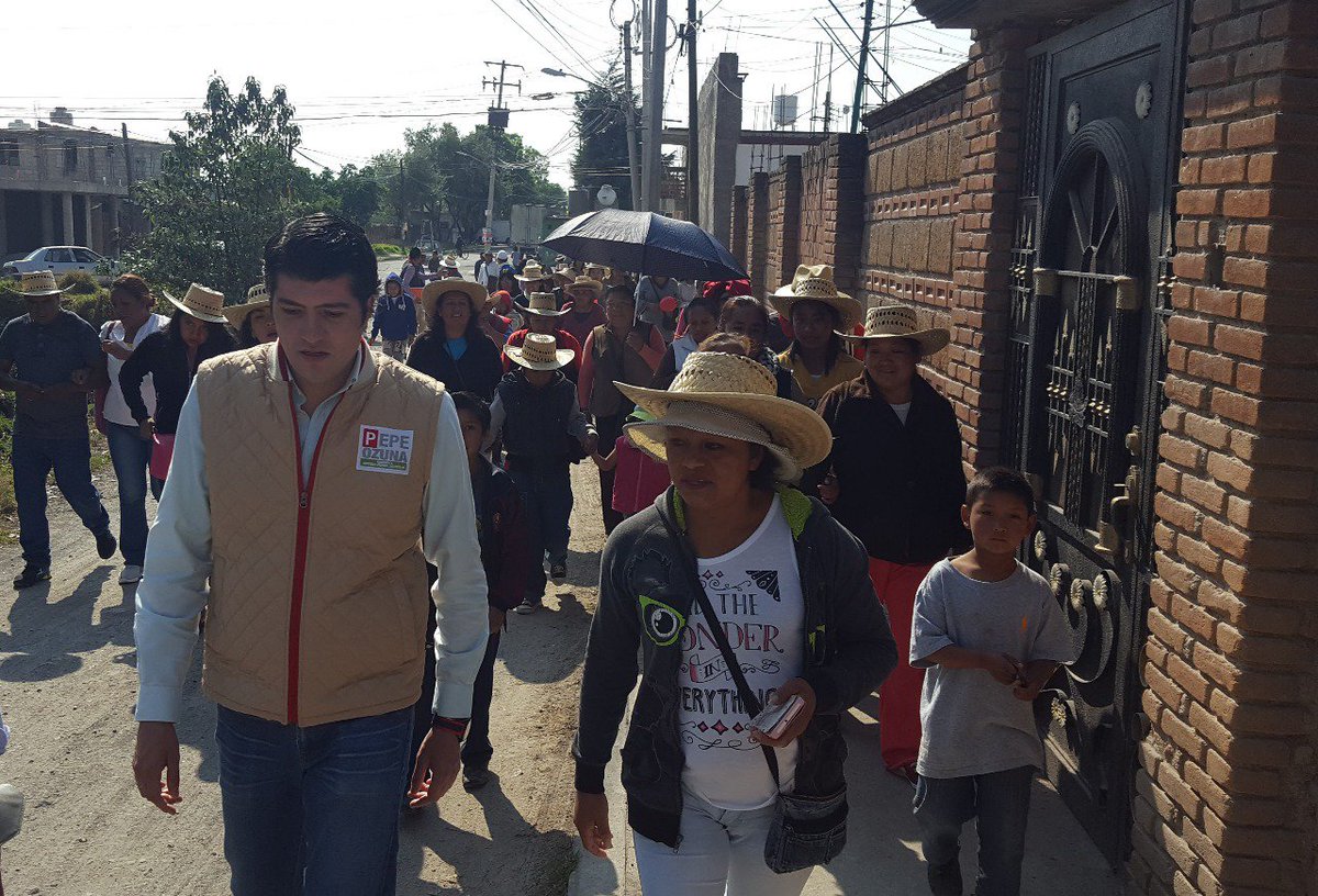 pepeozuna's tweet photo. Hoy recorrí las calles de La Magdalena, Sta. Cruz  y Sn. José Guadalupe Otzacatipan acompañado de buenos amigos de quienes escuché las necesidades de sus comunidades, comprometiéndonos a trabajar unidos para mejorar sus condiciones de vida. Gracias por su calidez! #HagamosEquipo https://t.co/2rBCK4iiZt