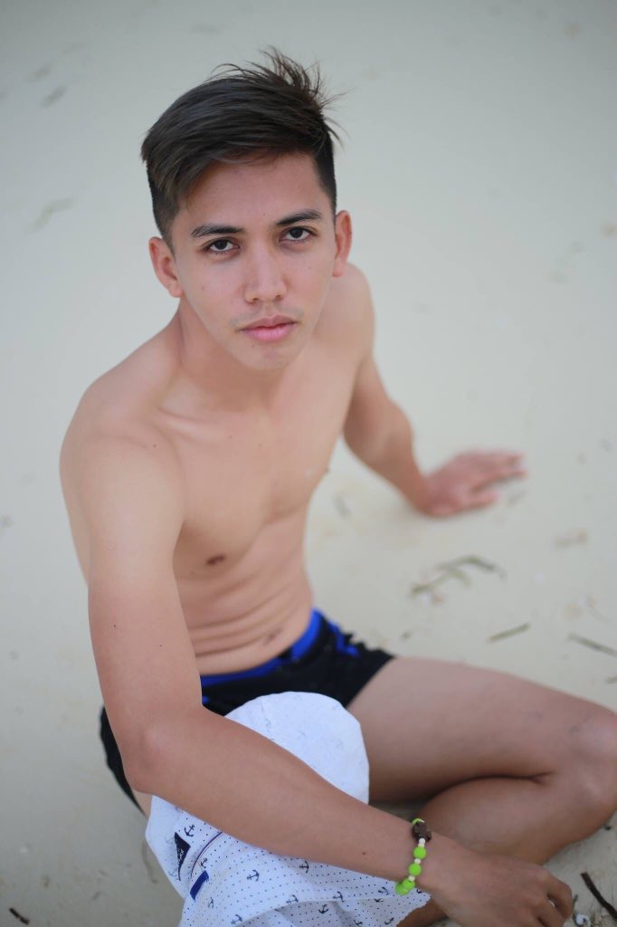 Frankooforte's tweet photo. Summer has always been my favorite season. I feel happier.
#gwapongpinoy #SummerHairdration #pinoy #handsomeboy #cute #siargao #modelmeclub #vietnamwarveteransday #belomedical #FPJAPSolusyon #skincare https://t.co/5Brju6Qeq9