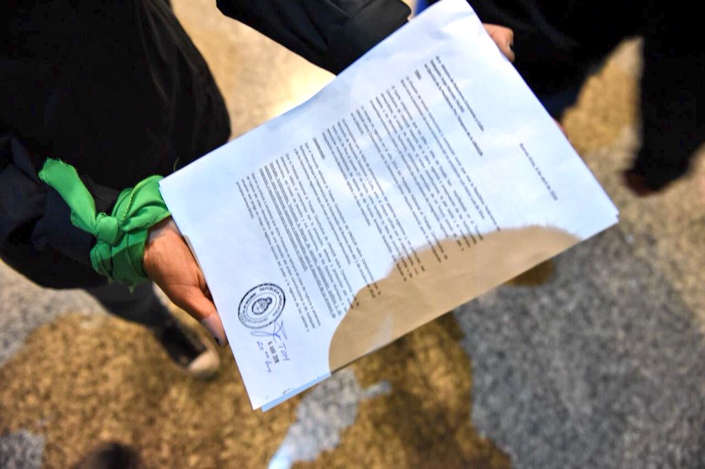 mayrasmendoza's tweet photo. Presentamos solicitud en Cancillería para que se cumpla con el art 2 del Tratado Constitutivo de @unasur sobre Compromiso con la Democracia y se convoque a sesión extraordinaria de Jefes/as de Estado a fin de analizar la situación que atraviesa Brasil. #LulaLivre #LulaValeALuta https://t.co/jlTDGKvlHw