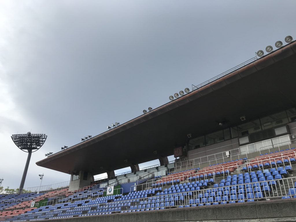 bellmare_staff's tweet photo. 本日鹿島アントラーズ戦の当日券販売情報です。メイン自由席、ホームサポーターゾーン、アウェイサポーターゾーンの3席種のみ当日券販売および引換実施となりま���。いずれの席も残席わずか、販売・引換は15:30より。https://t.co/LgoPTbaXvO
#bellmare https://t.co/0YzHr68d8u