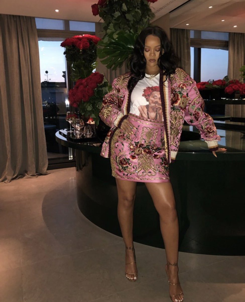 RihannaDaily's tweet photo. 🇮🇹 🌸 https://t.co/YMKqMHQg1u