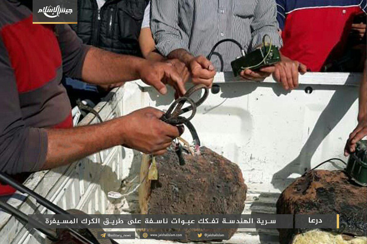 Islamarmy_eng3's tweet photo. #Jaish_al_Islam
#Daraa
The engineering company dismantle an IED on al-Karak-Mseefra road in Daraa countryside. https://t.co/VSPFRcOci8