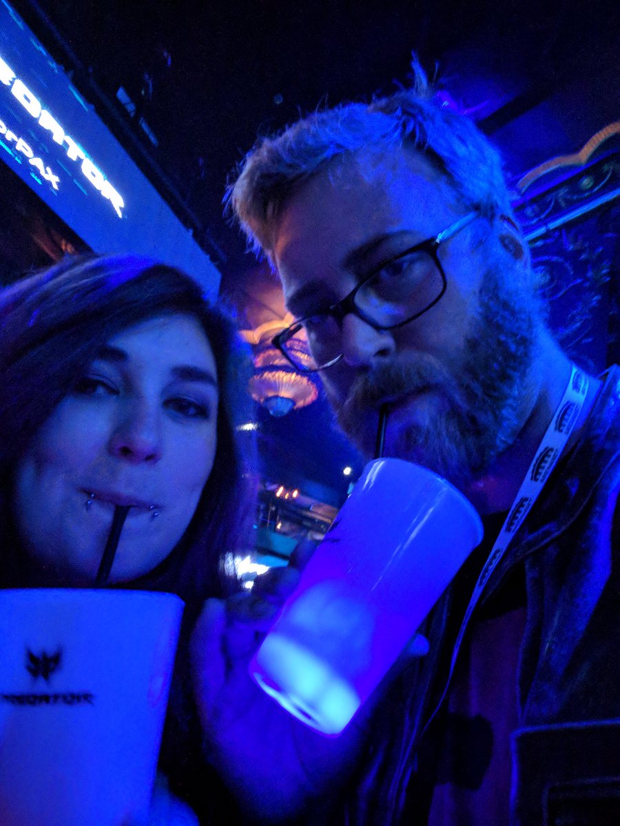 AnInternetRobot's tweet photo. #PredatorPAX #fancyfolk #holyheckshereallycute https://t.co/Mxt7fzLW4Y