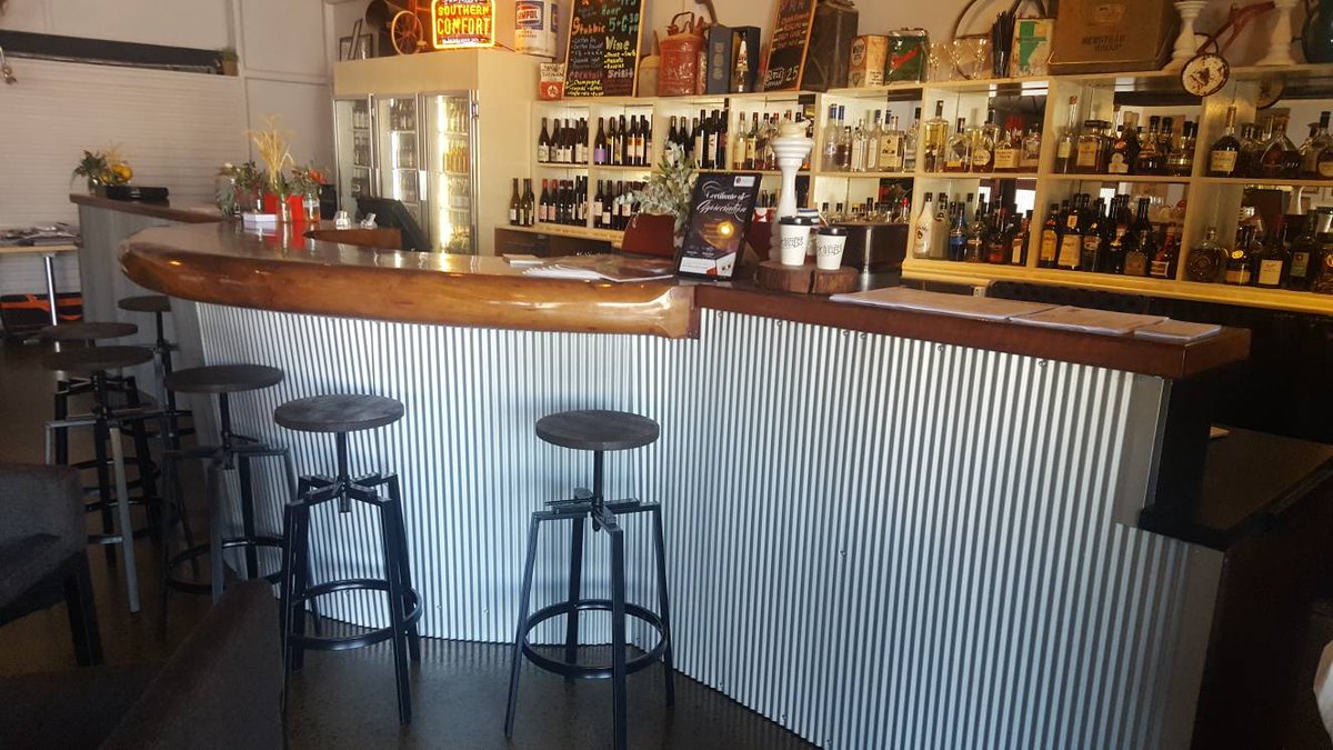 port53echuca's tweet photo. Check out our new bar! We are officially a  #seafood #bar #grill venue at #port53. What do you think! Who wants to catch up with friends for a cocktail today? https://t.co/rUVJPk5sgD