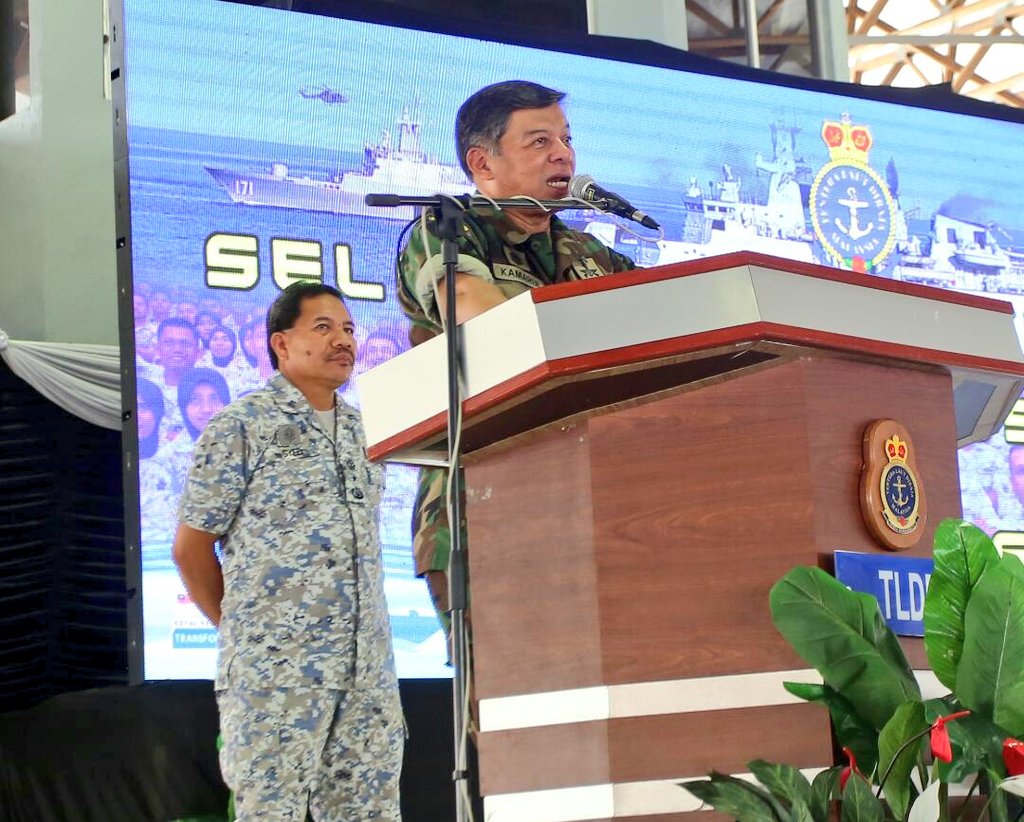 HQ Western Fleet (@mpa_barat) on Twitter photo Panglima Tentera Laut TS <a href="/mykamarul/">Kamarul</a> menghargai komitmen dan kerjasama #VeteranTLDM dalam memastikan #kesiagaan dan pembangunan #TLDM. Majlis #FWFS Zon Utara dihadiri lebih 900 pesara TLDM
#kebajikan
#NavyPeople
#NavyPride
<a href="/roslan1531/">VAdm Roslan Ramli</a> <a href="/tldm_rasmi/">Royal Malaysian Navy</a> <a href="/MINDEFMalaysia/">MINDEF Malaysia</a> <a href="/myjointforce/">myjointforce</a> Panglima Tentera Laut TS <a href="/mykamarul/">Kamarul</a> menghargai komitmen dan kerjasama #VeteranTLDM dalam memastikan #kesiagaan dan pembangunan #TLDM. Majlis #FWFS Zon Utara dihadiri lebih 900 pesara TLDM
#kebajikan
#NavyPeople
#NavyPride
<a href="/roslan1531/">VAdm Roslan Ramli</a> <a href="/tldm_rasmi/">Royal Malaysian Navy</a> <a href="/MINDEFMalaysia/">MINDEF Malaysia</a> <a href="/myjointforce/">myjointforce</a>