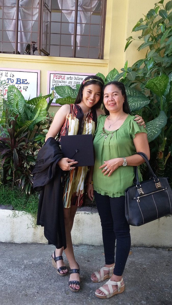 ginelletorrano's tweet photo. with my mother 💕
#GraduationDay2018 🎓🎉
#NESHS https://t.co/UPBqrSuIzA
