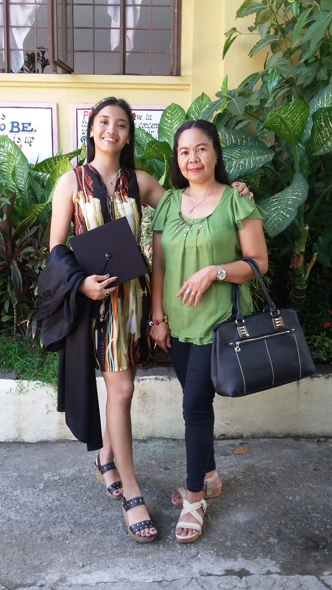 ginelletorrano's tweet photo. with my mother 💕
#GraduationDay2018 🎓🎉
#NESHS https://t.co/UPBqrSuIzA