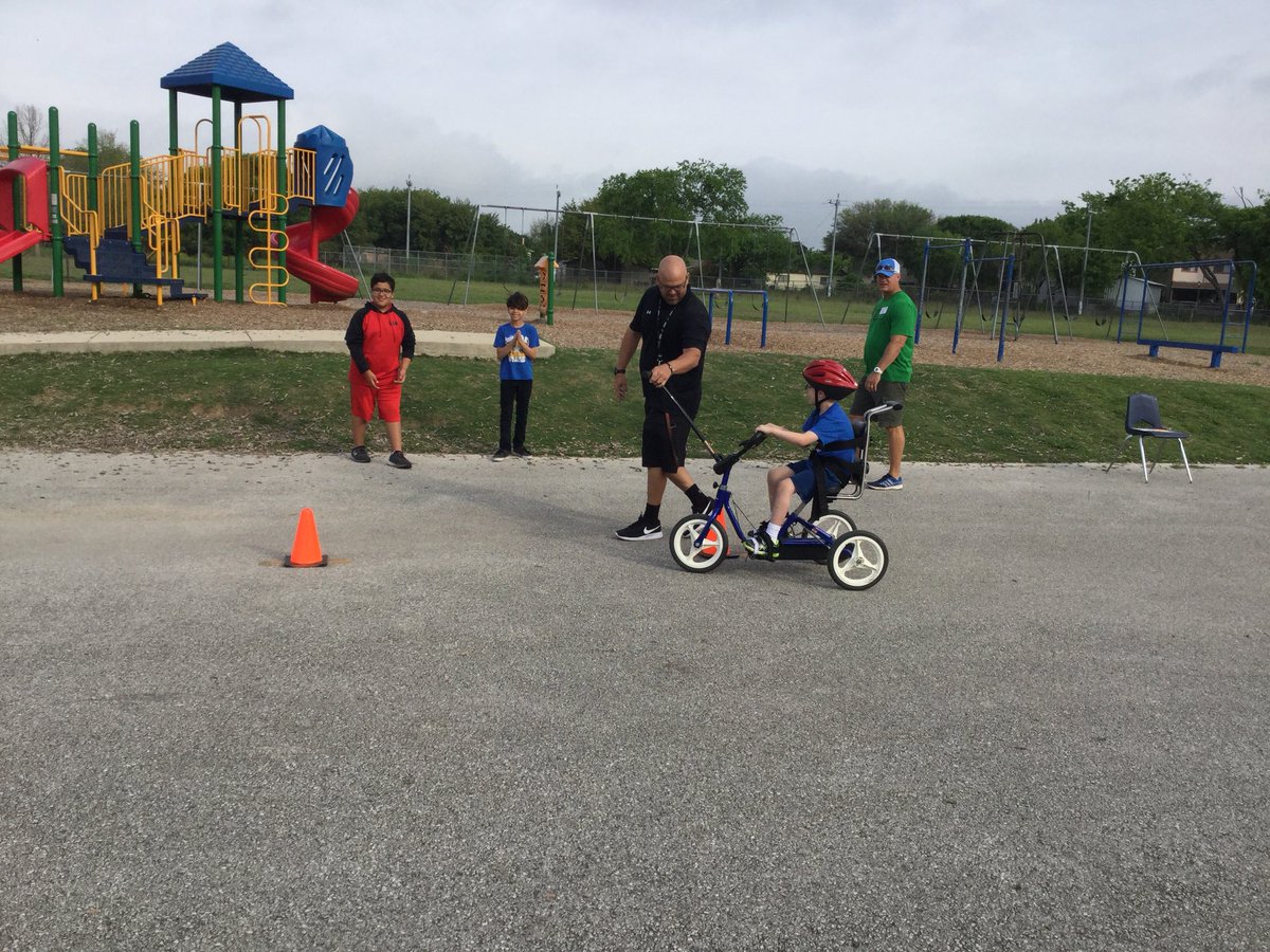BethSpanton's tweet photo. Bike Rodeo Fun 🚴🏻‍♀️🚴🏻‍♂️at #MichaelInspired #NISDInspired https://t.co/sgLnE5I4ZA